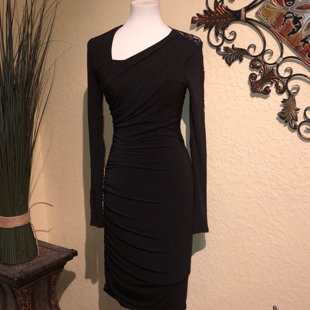 Gorgeous cocktail dress! Lace detail.